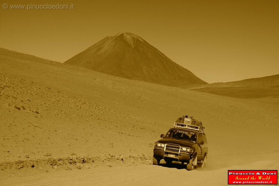 BOLIVIA - Verso il Chile - 27 Vulcano Licancabur 5920 mt.jpg